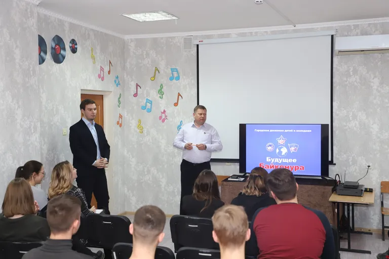 24 января в ГКУ ЦПМИ «Будущее Байконура» состоялась встреча директора молодежного центра Александра Радаева с активом городского движения детей и молодежи.