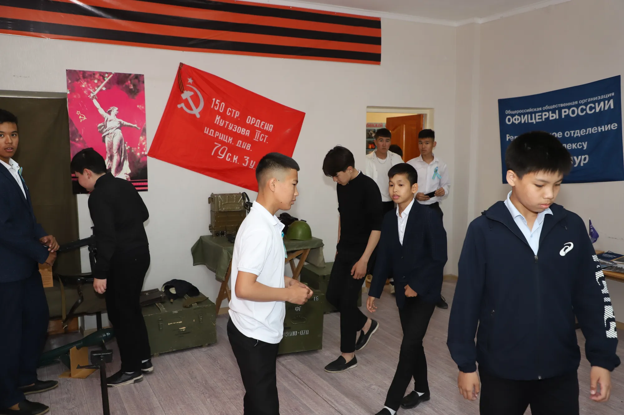 Специалисты ГКУ "Центр поддержки молодежных инициатив "Будущее Байконура" продолжают организовывать различные мероприятия, направленные на развитие и образование детей и молодежи города.