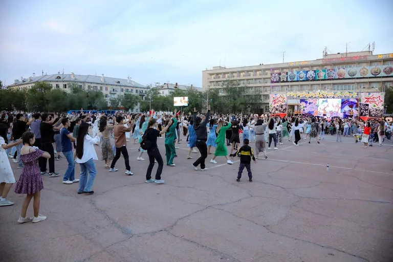 «Когда пушки гремели – музы не молчали!»