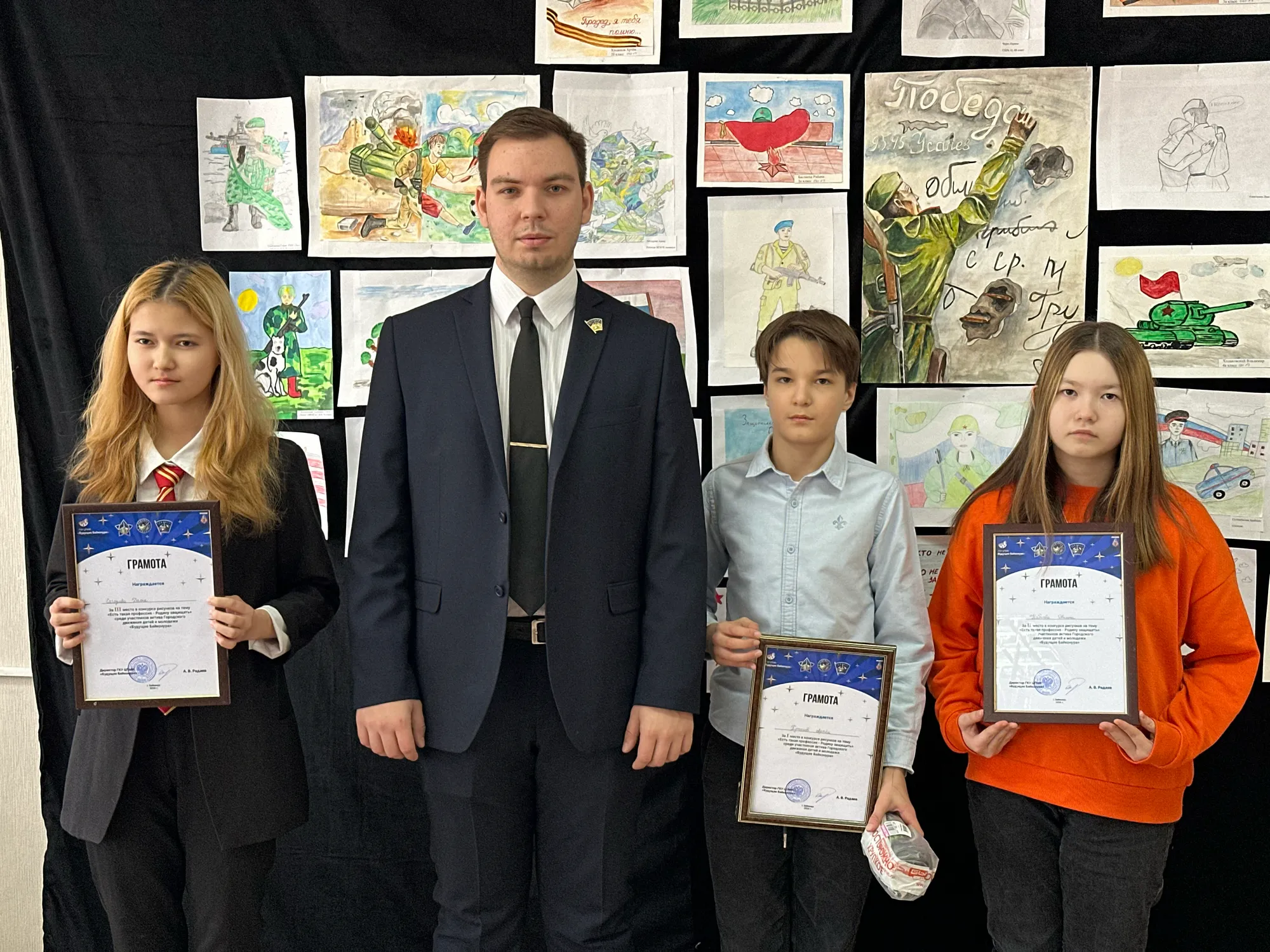 Конкурс рисунков, посвящённый Дню защитника Отечества.