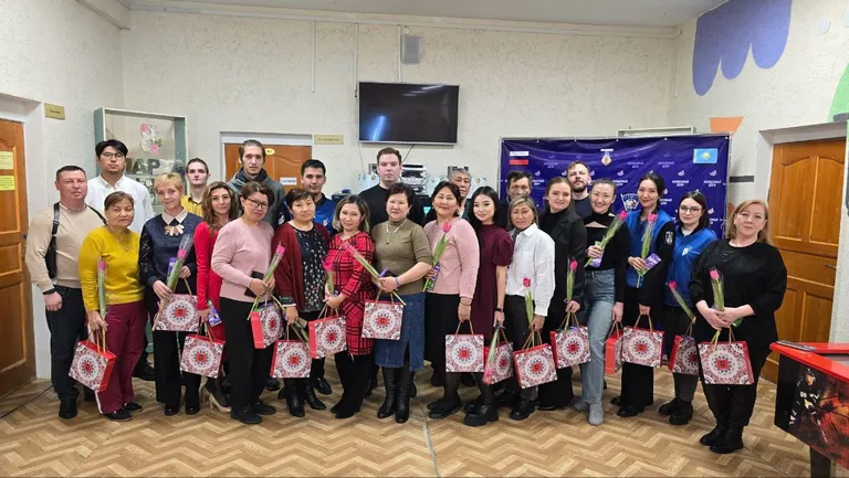 💐 С праздником, дорогие коллеги! 💐