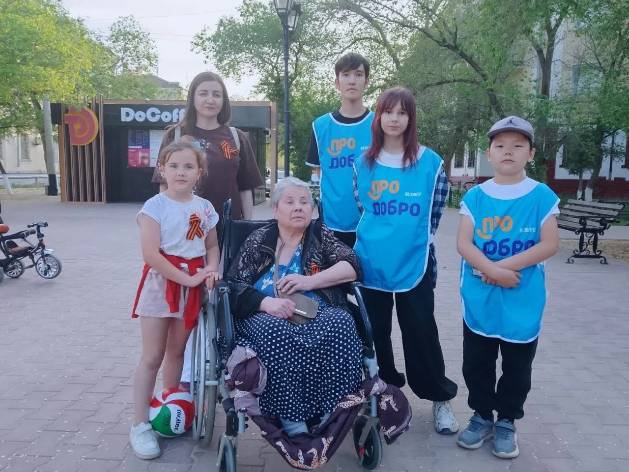 Память, которую мы носим с гордостью: в Байконуре стартовала Всероссийская акция «Георгиевская ленточка»!